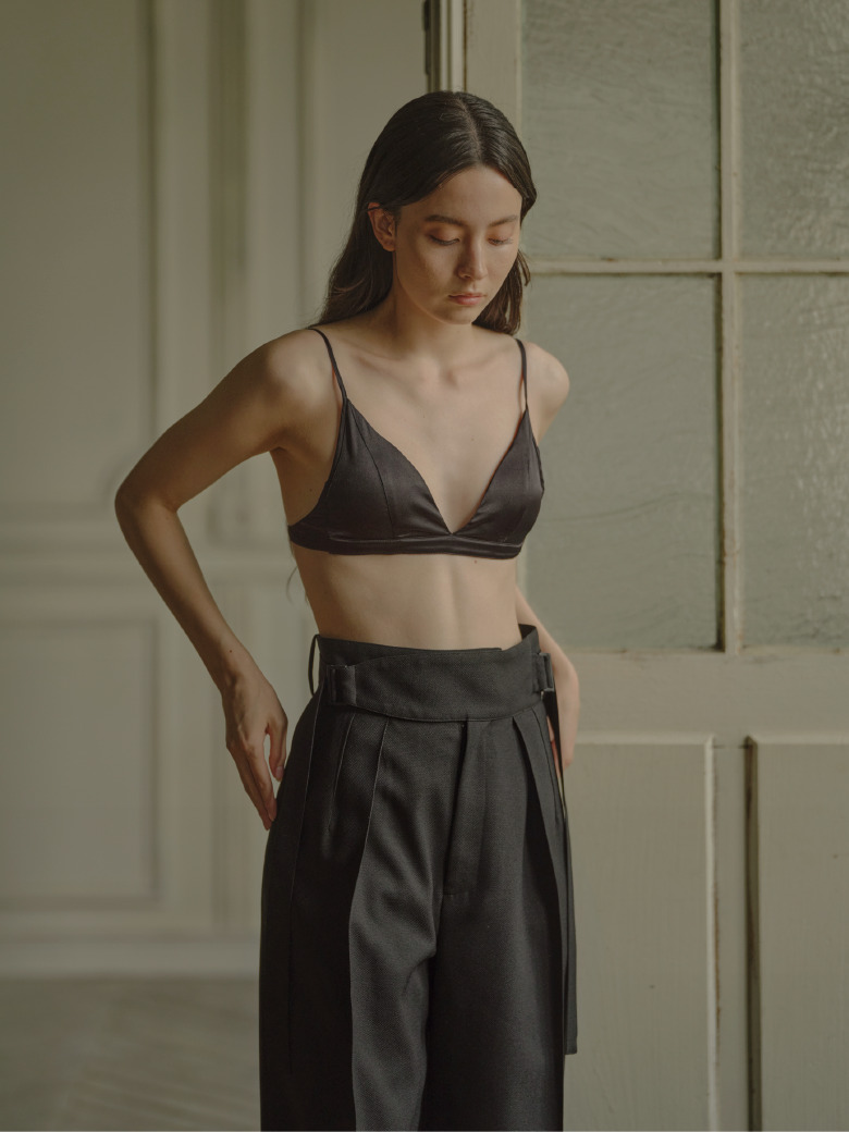 BACK OPEN CAMISOLE