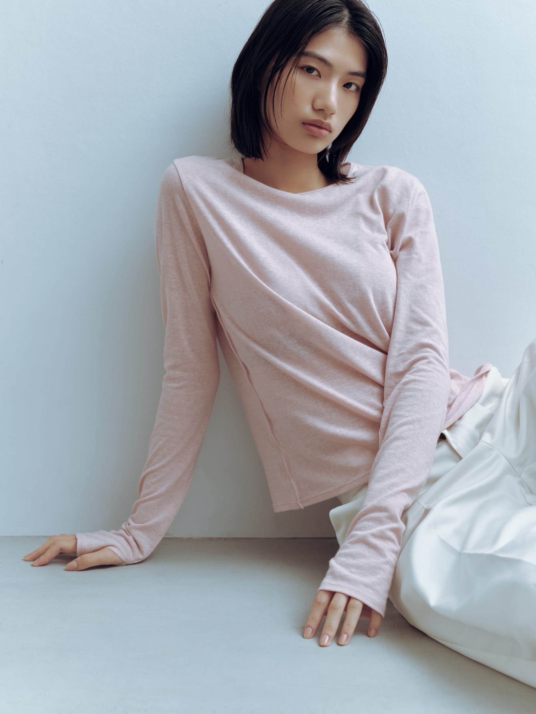 PINK を着用したモデル