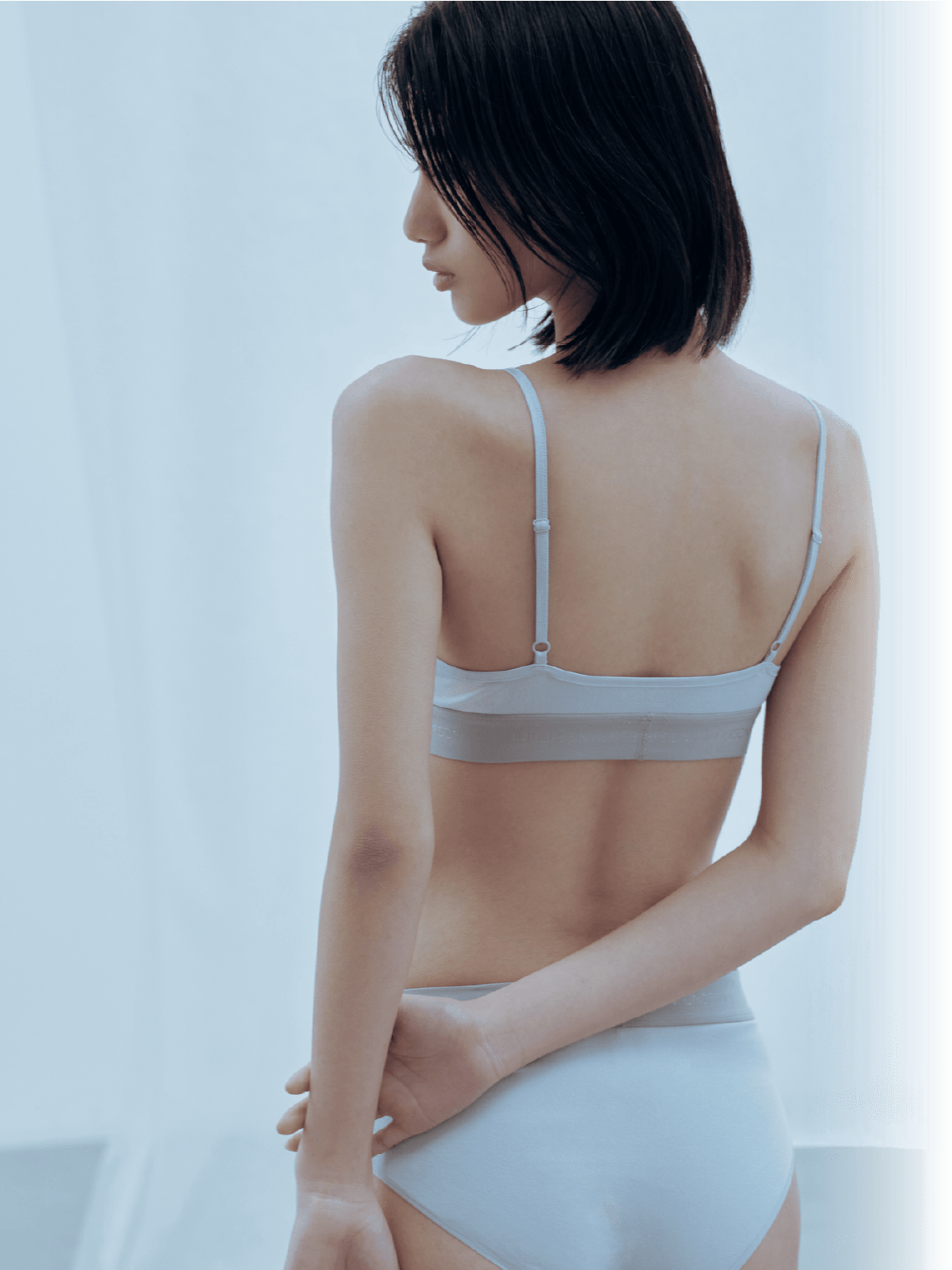 Back Open Camisole の背中のディテール