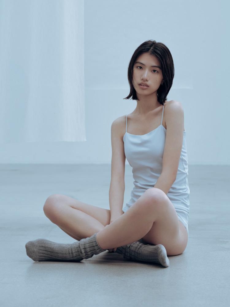 Bare Top Bra の着座カット